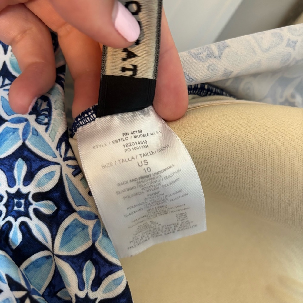 Talbots Miraclesuit Sanibel One Piece Estilo Geometric One Piece Swimsuit 10 - Picture 7 of 7